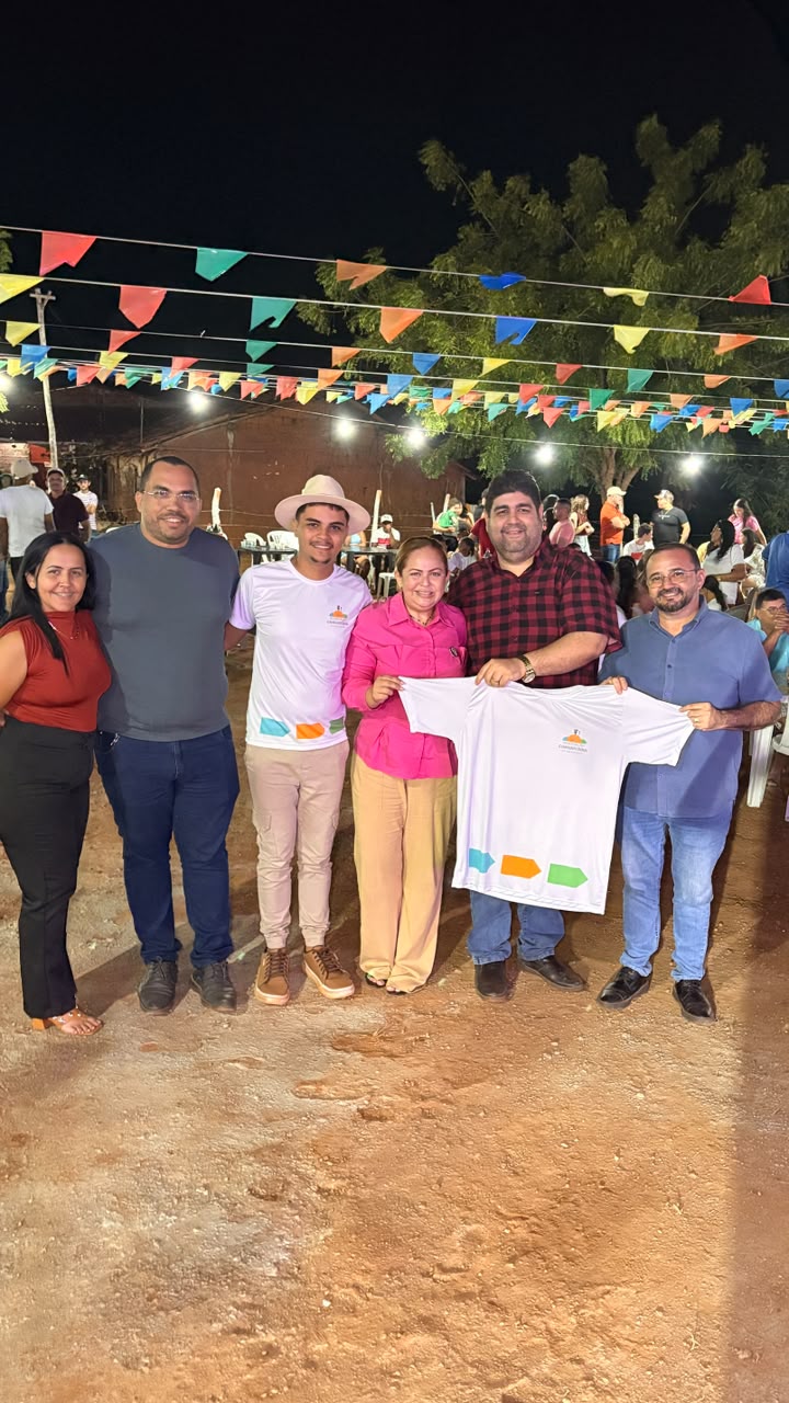 Comunidade reunida ao final da celebração